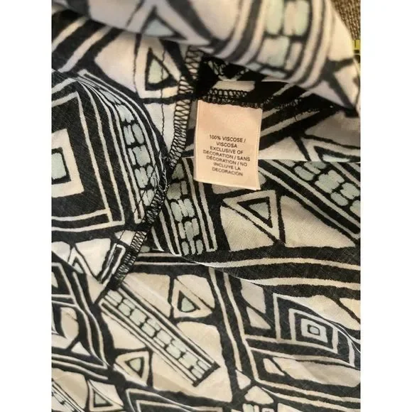 Victorias Secret Size XS Kimono Shaw Fringe Bottom Geometric Lightweight - Picture 5 of 6